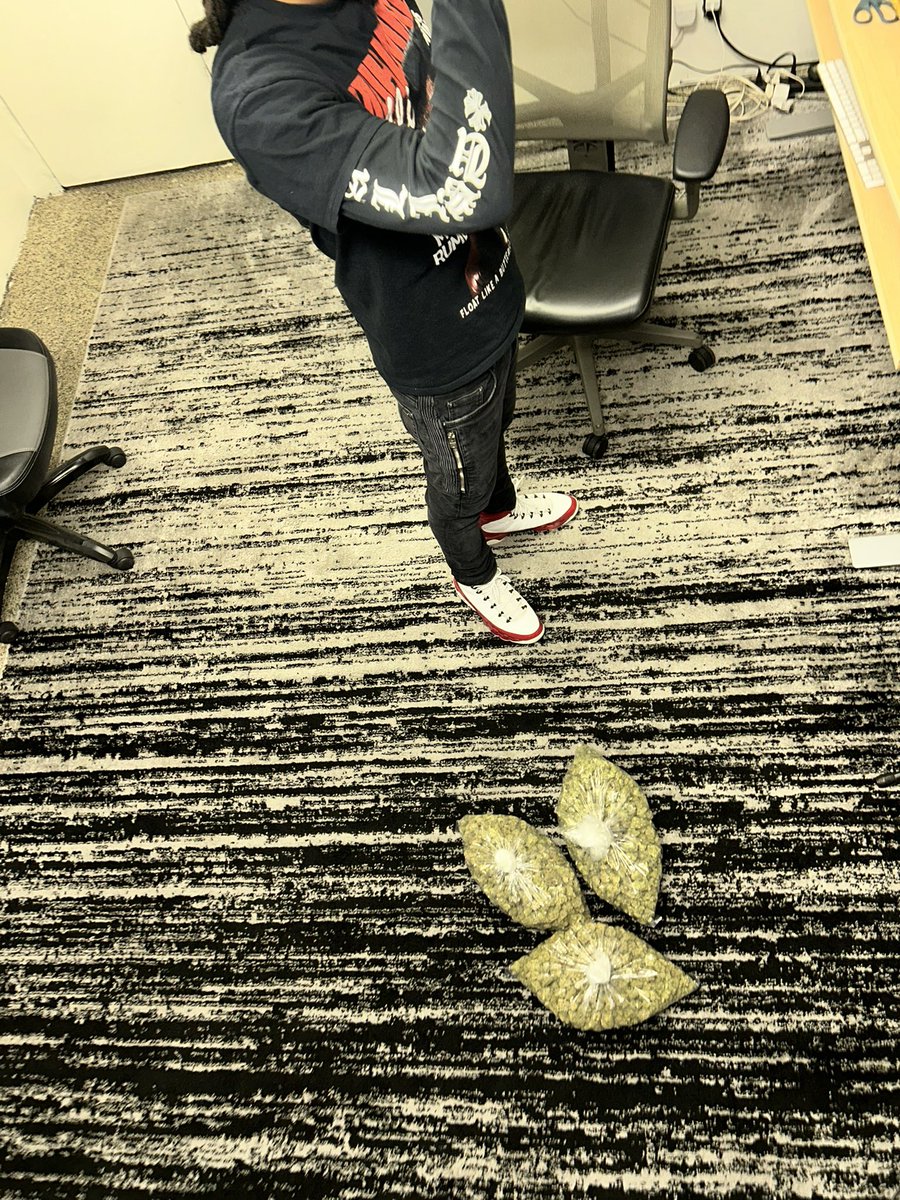 Ctonyzoocrew_'s tweet photo. I’m high as we speak , Don’t pray 4 me ,pray for the weak 🔝Ⓜ️ https://t.co/SF4RqN0Wdr