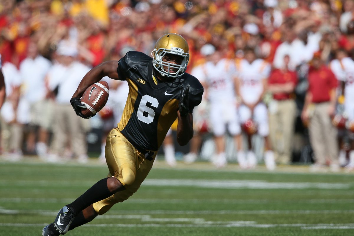 Happy Birthday to Keenan Davis! (<a href="/keenan_davis6/">keenan davis</a>) Enjoy your day. Go Hawks! #LegacyHawk