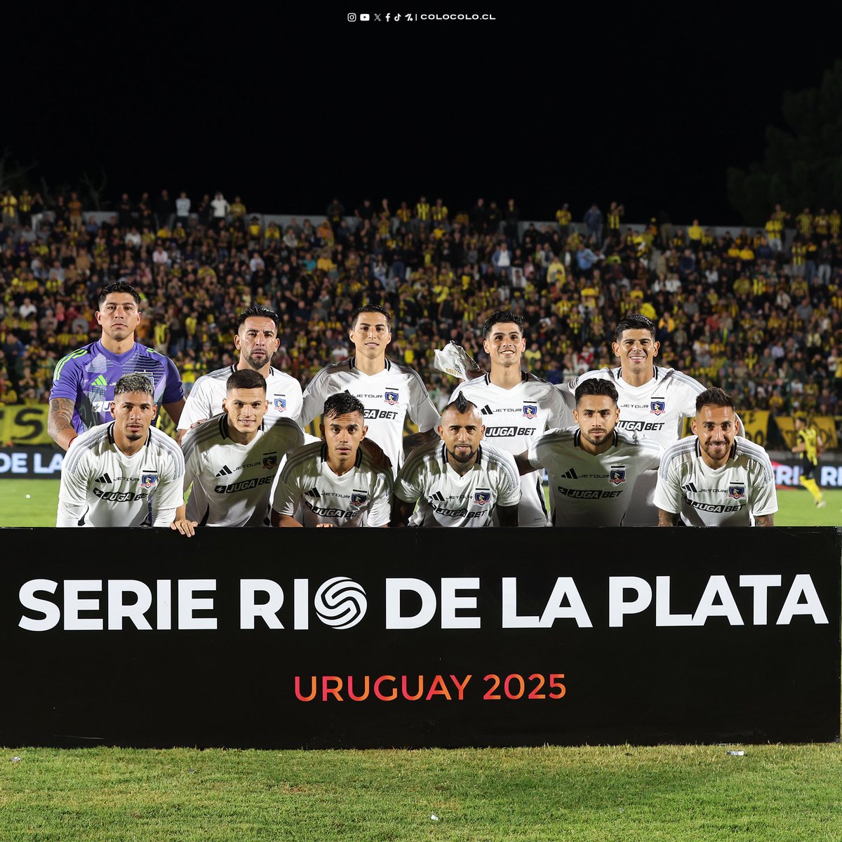 ColoColo's tweet photo. ¡Vamos Colo-Colo! ⚪️⚫️🤟🏼 https://t.co/2qV9jsBlL7