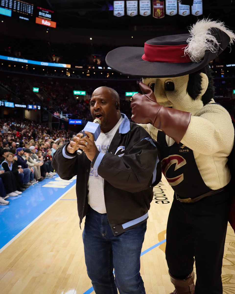 SUNDAY HOOPS😎

<a href="/CavsAhmaad/">Ahmaad Crump</a> rocking our vintage-inspired jacket from <a href="/STAYCOOLNYC/">STAYCOOLNYC</a>, a nod to a classic style with a modern twist🔥

Available now exclusively in-store at Center Court  in Rocket Mortgage FieldHouse.