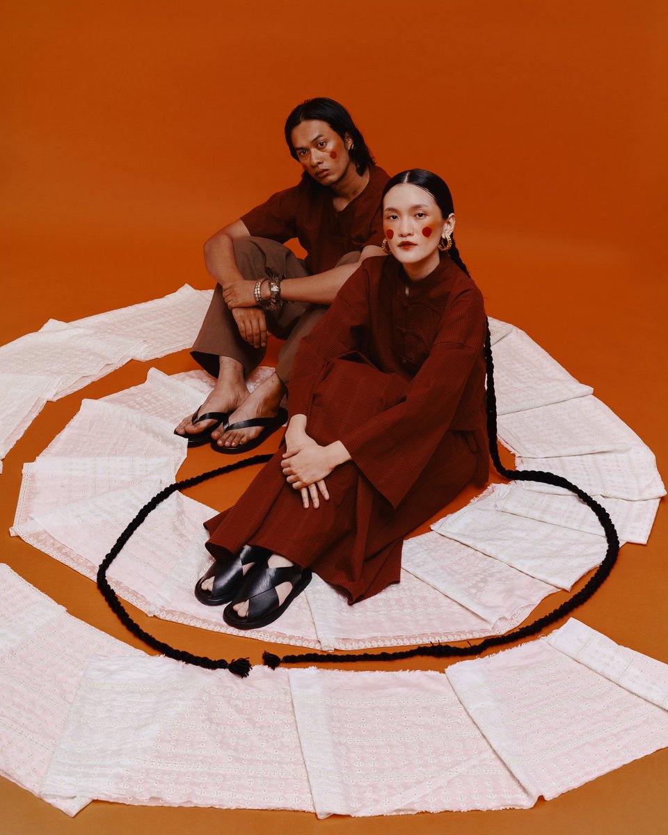AnaabuC's tweet photo. Kongsi Masa is a celebration of shared time, brought together in a harmony of hearts 🕰️

Campaign lookbook is now live: https://t.co/4luc0PhUbd https://t.co/sHsjgIDohx