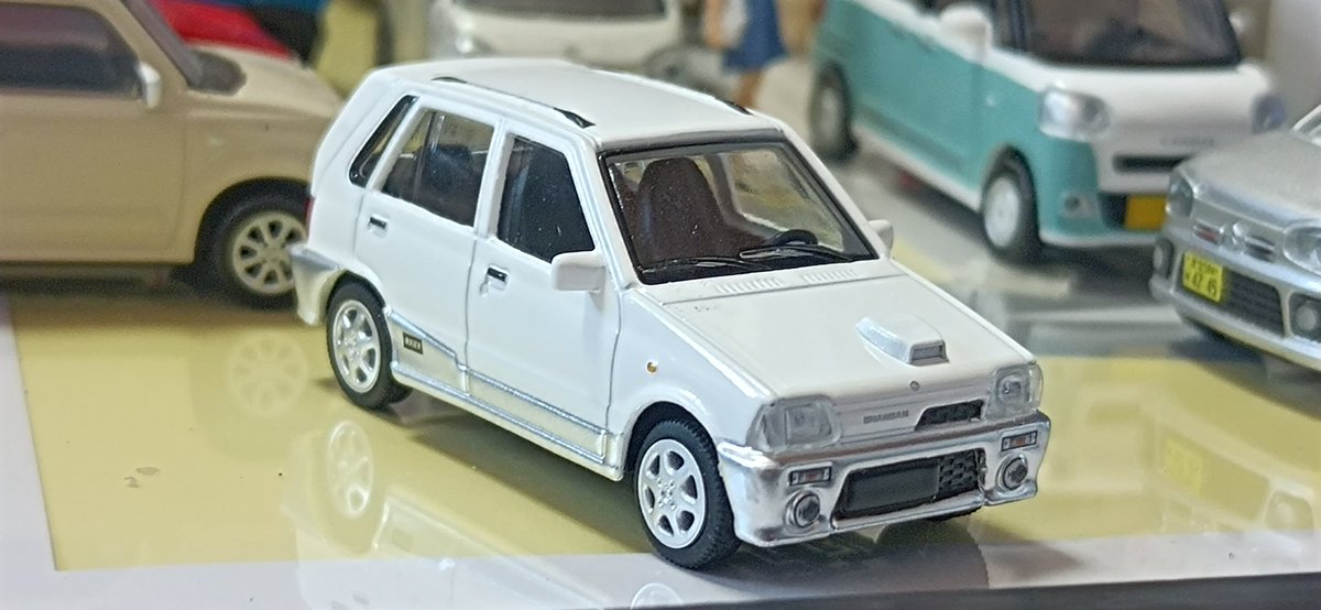 hsr25916998's tweet photo. 初代アルトワークスのミニカー買ったら
大失敗でした…😭
これ左ハンドル車でやんの❓️😅
しかも日本仕様と違って派手なグラフィックが
貼られて無いし❓️…
まぁ、中華だから仕方が無いか…😓
他にも幾つか違うとこあるし…
¥3.000がぁ~😭
#ミニカー
#拓意
#SUZUKI
#アルトワークス
#RSX
#CA72V https://t.co/aBIrYn32xf