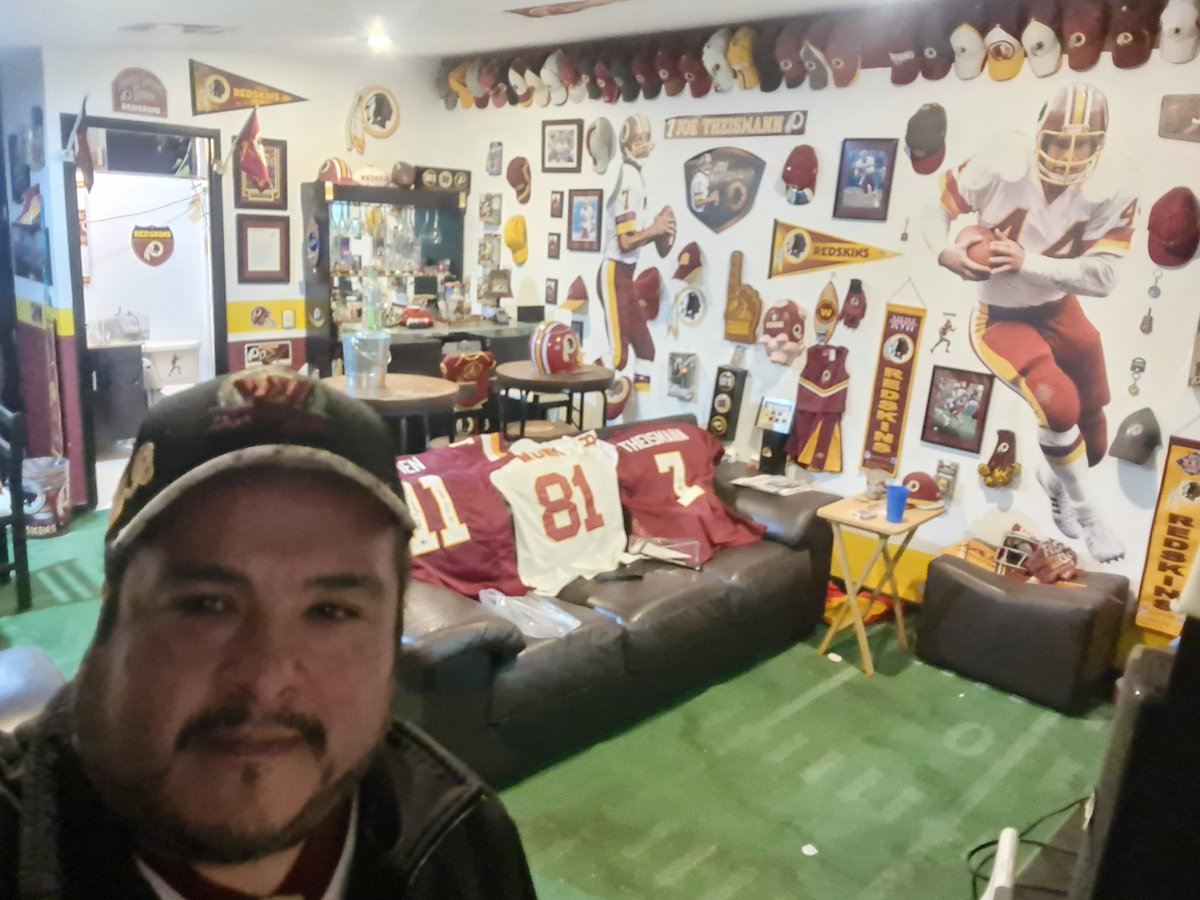 aduhalt01's tweet photo. #NFLEnTelevisa @Commanders vamos a ganar por el Televisa https://t.co/V3WOllfB1e