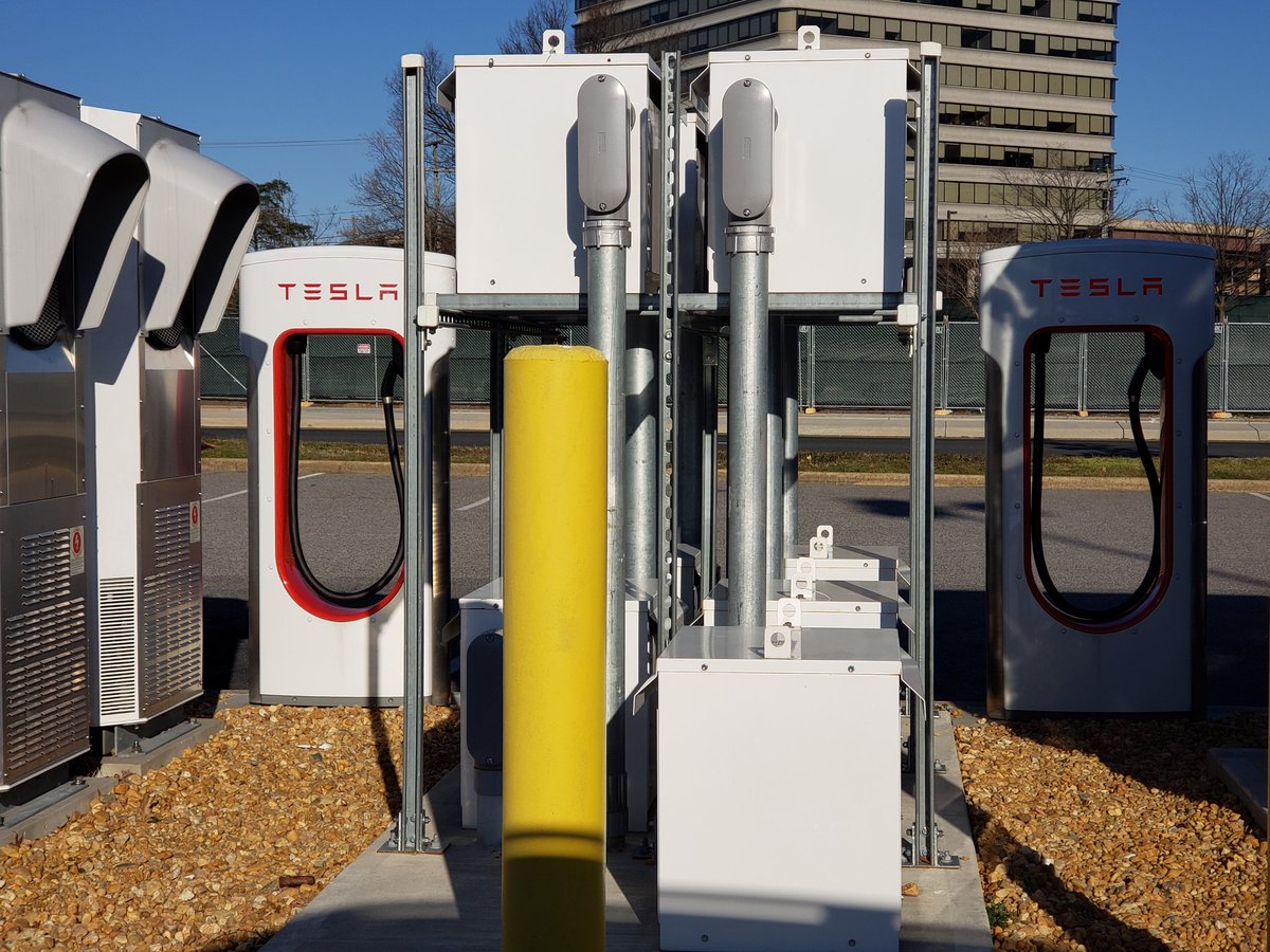 foxx_foxx3's tweet image. Wired!