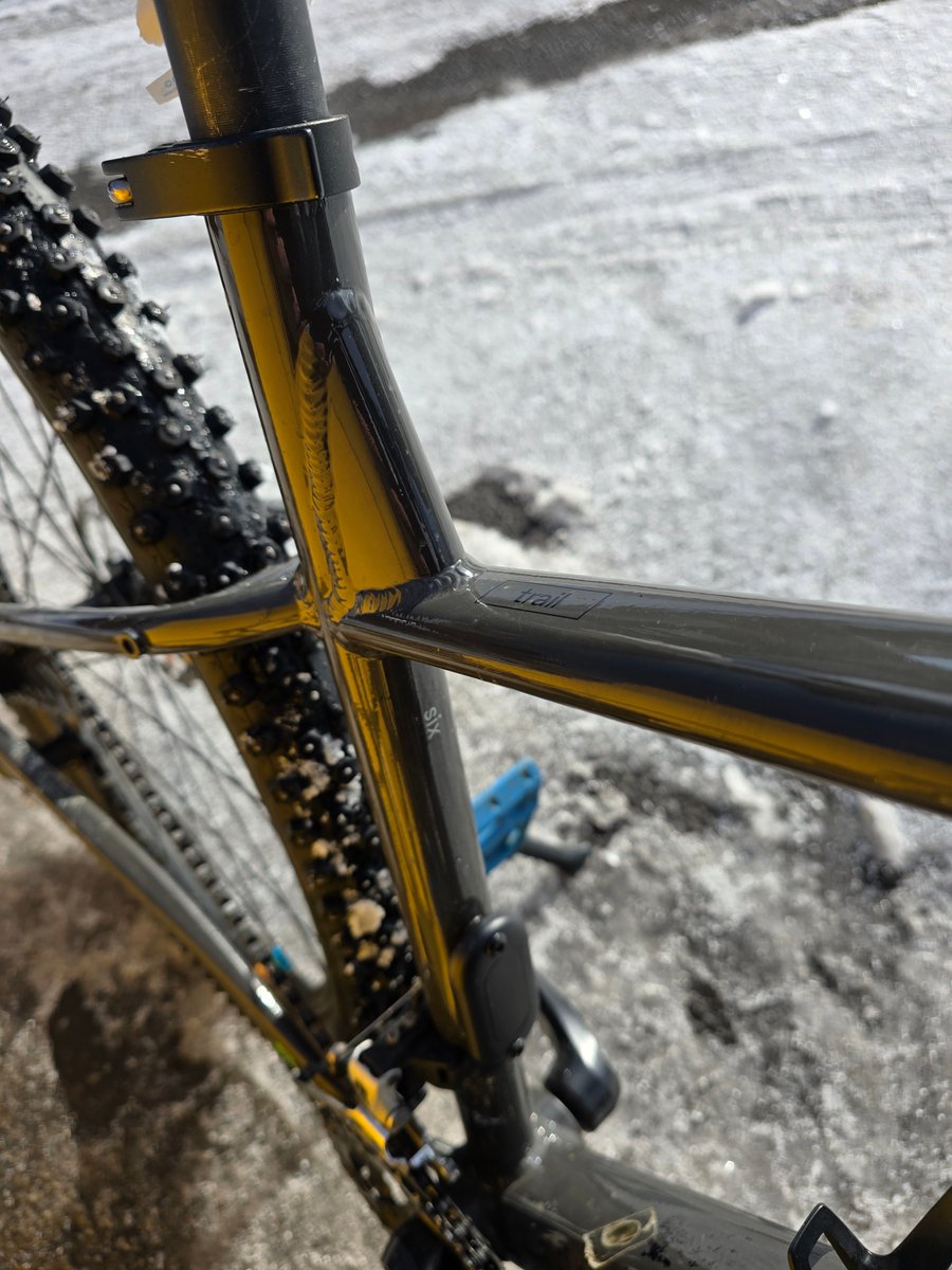 tomato_yoichi's tweet photo. やっぱり僕のCANNONDALEのtrail6は日本でこの1台だけみたい
habitみたいなフレームなのに角度は違うし、
trail6なのにワイヤーインタイプだし、
塗装剥げているように見えるのはそういうモデルだし
同じモデル持ってる人いたら教えてください
#CANNONDALE
#MTB
#trail6 https://t.co/A9OeiPL197