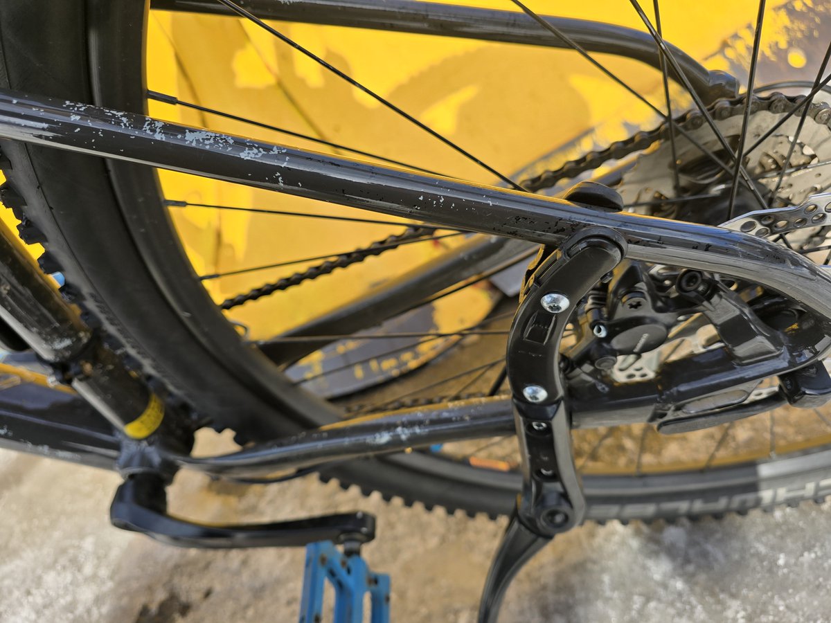 tomato_yoichi's tweet photo. やっぱり僕のCANNONDALEのtrail6は日本でこの1台だけみたい
habitみたいなフレームなのに角度は違うし、
trail6なのにワイヤーインタイプだし、
塗装剥げているように見えるのはそういうモデルだし
同じモデル持ってる人いたら教えてください
#CANNONDALE
#MTB
#trail6 https://t.co/A9OeiPL197