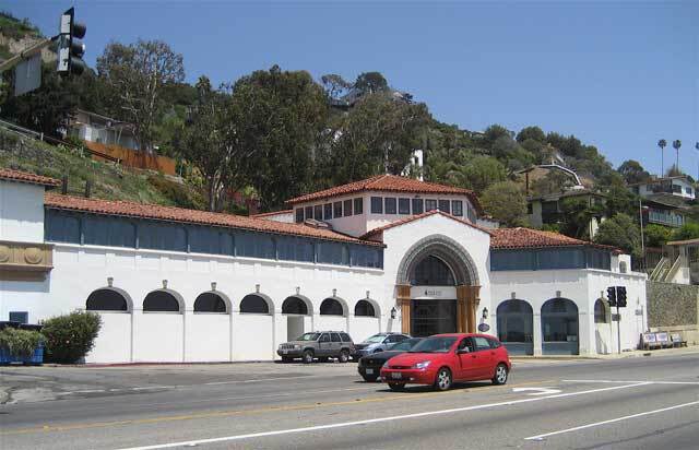alisonmartino's tweet photo. Thelma Todd’s Sidewalk Café located at 17575 Pacific Coast Highway, has miraculously survived. Although, I read that the properties at the back of the building have not, including the house with the blue garage where Todd’s body was discovered inside her chocolate-colored Lincoln Phaeton convertible in 1935.  Thelma's Cafe has always been a favored landmark. A rare example of a 1920s neighborhood commercial building in Pacific Palisades. It was one of a few remaining examples from this period. And now it really IS the last  example. 

The last photo shows fire destruction up on the hill