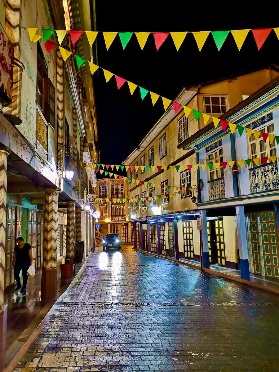 Es el momento perfecto, para dejar que la magia de la lluvia nos envuelva 🌧️☕️🫶

#Zaruma #PuebloMagico #TuLugarEnElMundo