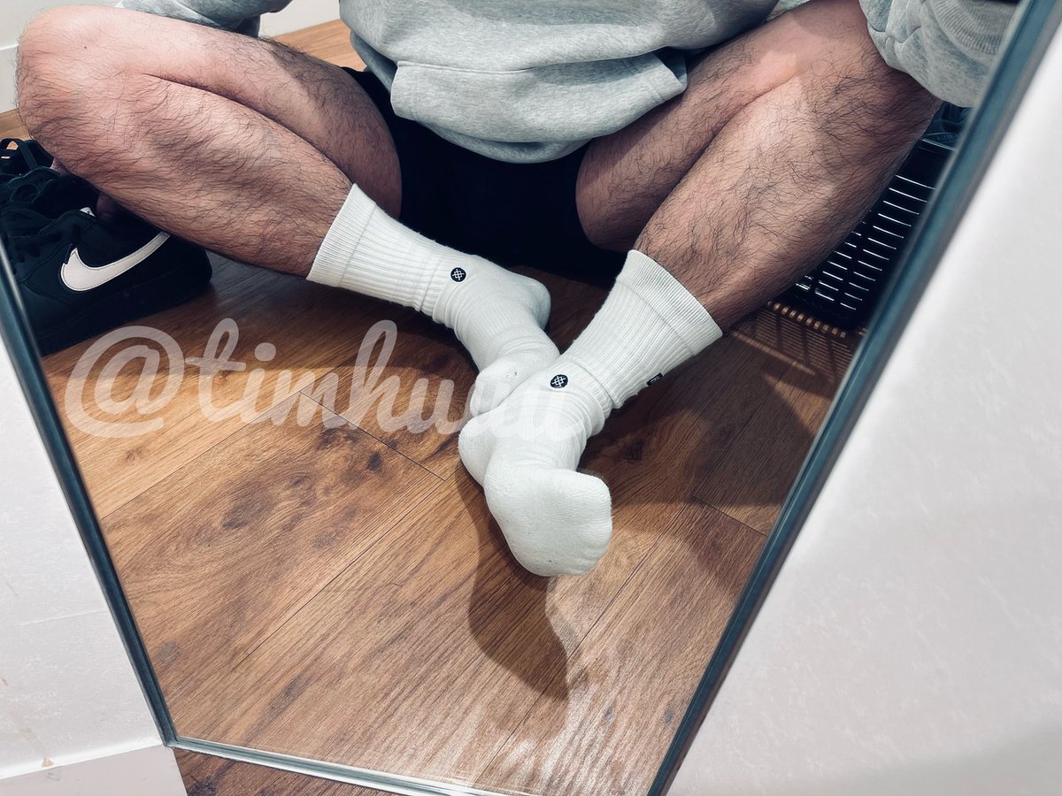 這幾天晚上不穿襪子睡不著覺🥶