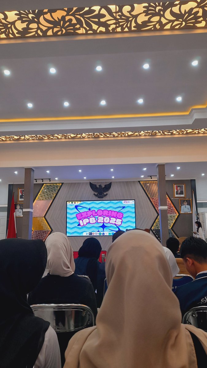 kayyeayla's tweet photo. seruuuu banget bisa tau lebih banyak tentang IPB university di 🌟 EXPLORING IPB 2025 🌟 that's my precious experience — ♡⊹ see you soon IPB 😋🥗🐏🧪👩🏻‍🔬🪄🤲🏻
#AyoMasukIPB
#ExploringIPB2025
#HimagaIPB https://t.co/OQ3ldLTLI6
