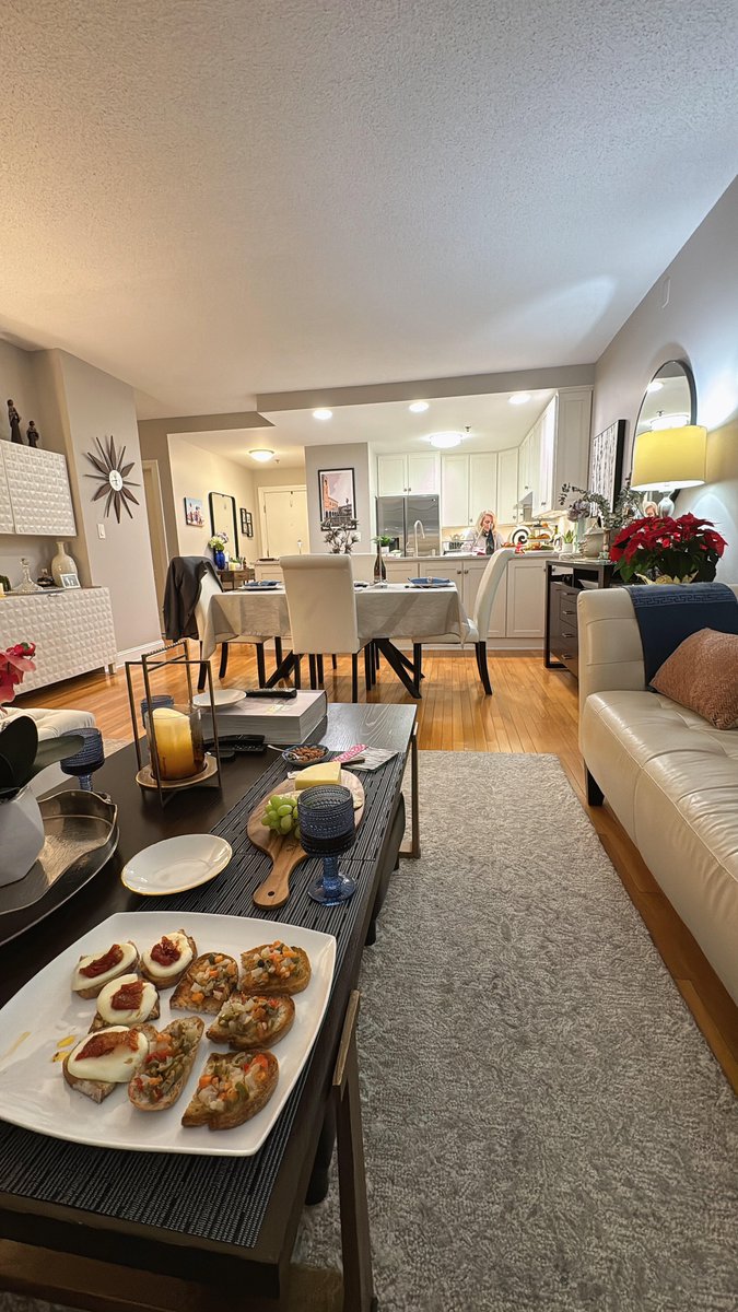Love_life_Ruby's tweet photo. Every time I come to my neighbor's house, she prepares a sumptuous dinner for me
#record #NewYork #Manhattan #life https://t.co/KPNfQQ7Oxh