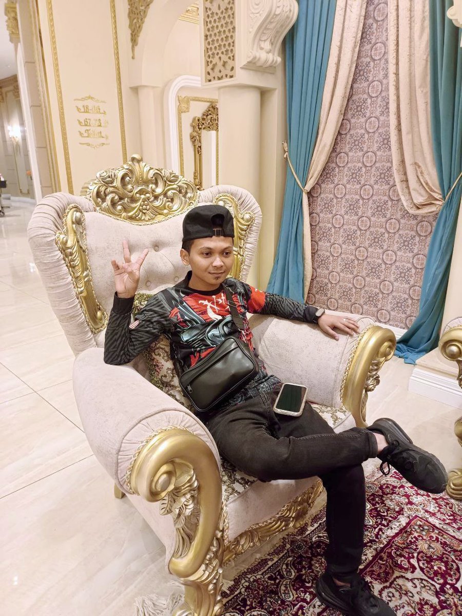 matjuandy's tweet image. Going silent is my comfort zone. I don't open up with anybody. I don't have any desire to be understood. I don't expect anything from anyone. I do feel empty, but I also feel complete.