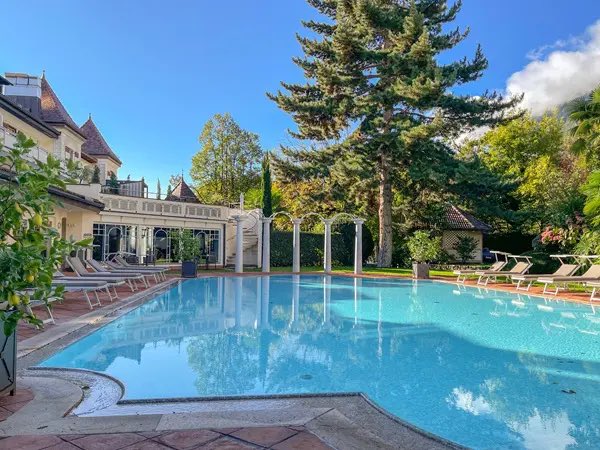 Reis mee naar Romantik Hotel Oberwirt – een tijdloos hotel met een rijke historie vlak bij Merano, met de fantastische Fiat500 Luigi als mascotte > ciaotutti.nl/reizen-door-it…