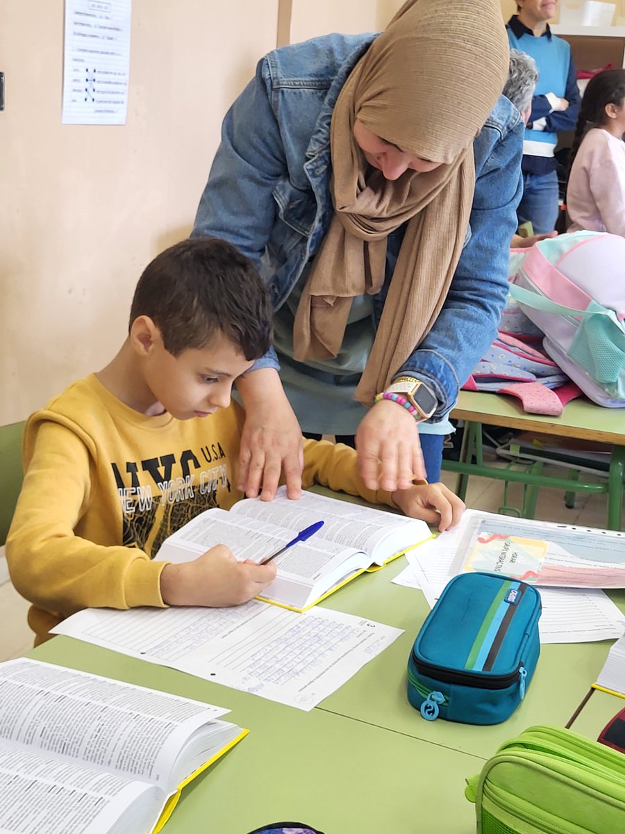 IEMediterrani's tweet photo. GRUPS INTERACTIUS A 4t de Primària.  Arrenquem setmana amb il·lusió i motivació per transformar la vida de molts dels nostres alumnes. https://t.co/8MjrJUJnmk