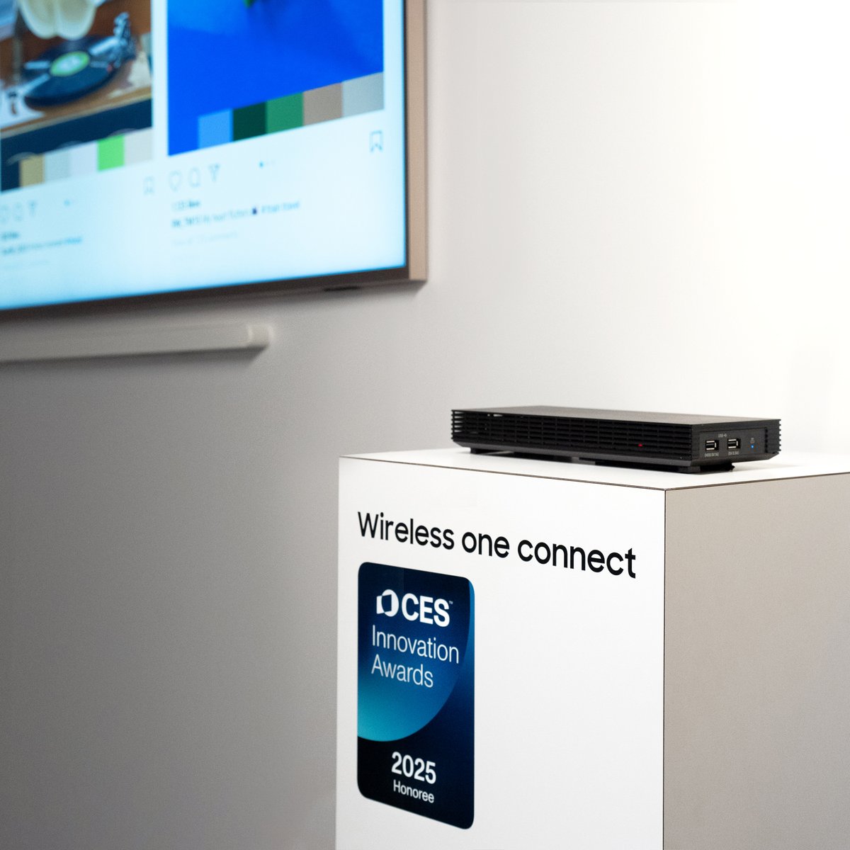 SamsungGulf's tweet photo. 👏 Unveiling the new member of The Frame family, #TheFramePro that ups the aesthetics with a stunning Neo QLED display &amp; Wireless One Connect Box. It’s #ArtTV at it’s finest ✨ 

*Availability of features may vary per region.

#SamsungCES2025 #CES #TheFrame #LifestyleTV #Samsung https://t.co/Qr6HWVDS69