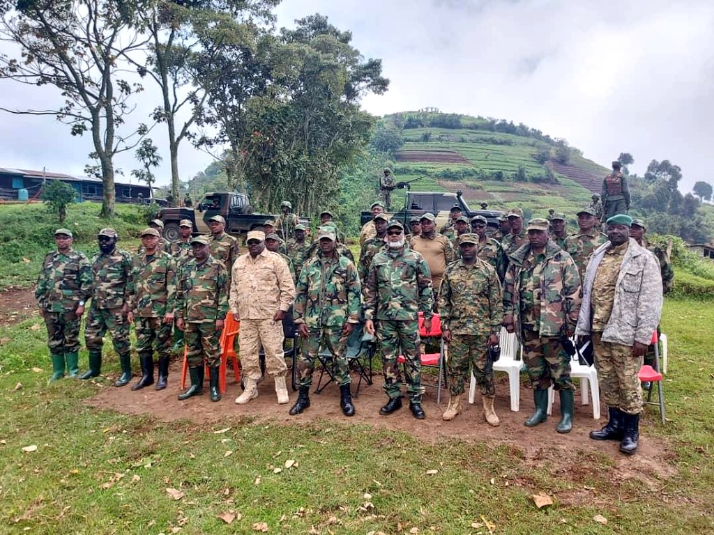 Nous demandons au chef de l'État d'autoriser les assassinats ciblés des tous ces gens se trouvant sur cette photo.
<a href="/bbisimwa/">Bertrand Bisimwa</a> doit être tué peu importe où il se trouve car c'est le prix qu'il doit payer pour sa traîtrise.