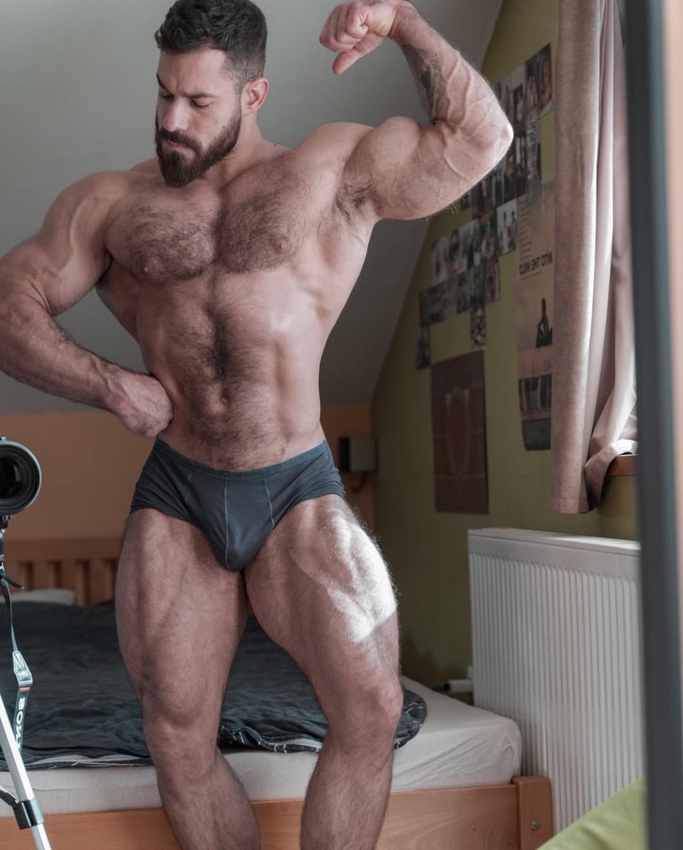 Oliver_Alpha69's tweet photo. Big 💪 and big 🍆 https://t.co/zbReKS8cKC