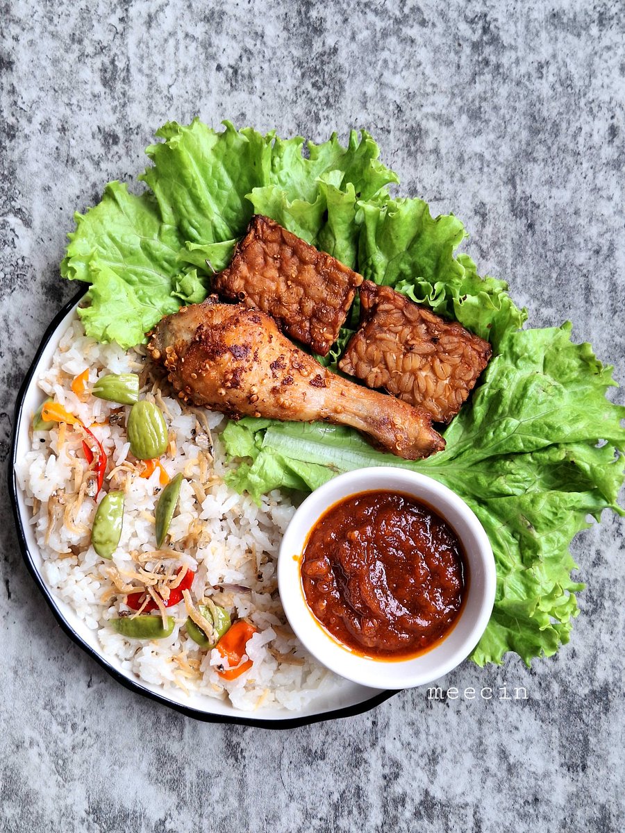 meecin_'s tweet photo. Resep Nasi Liwet𓐐𓎩

Bikin nasi liwet ternyata gampil banget kayak bikin nasi biasa, semoga bermanfaat. 🙆‍♀️💖🌾 https://t.co/lGjKSik3MR