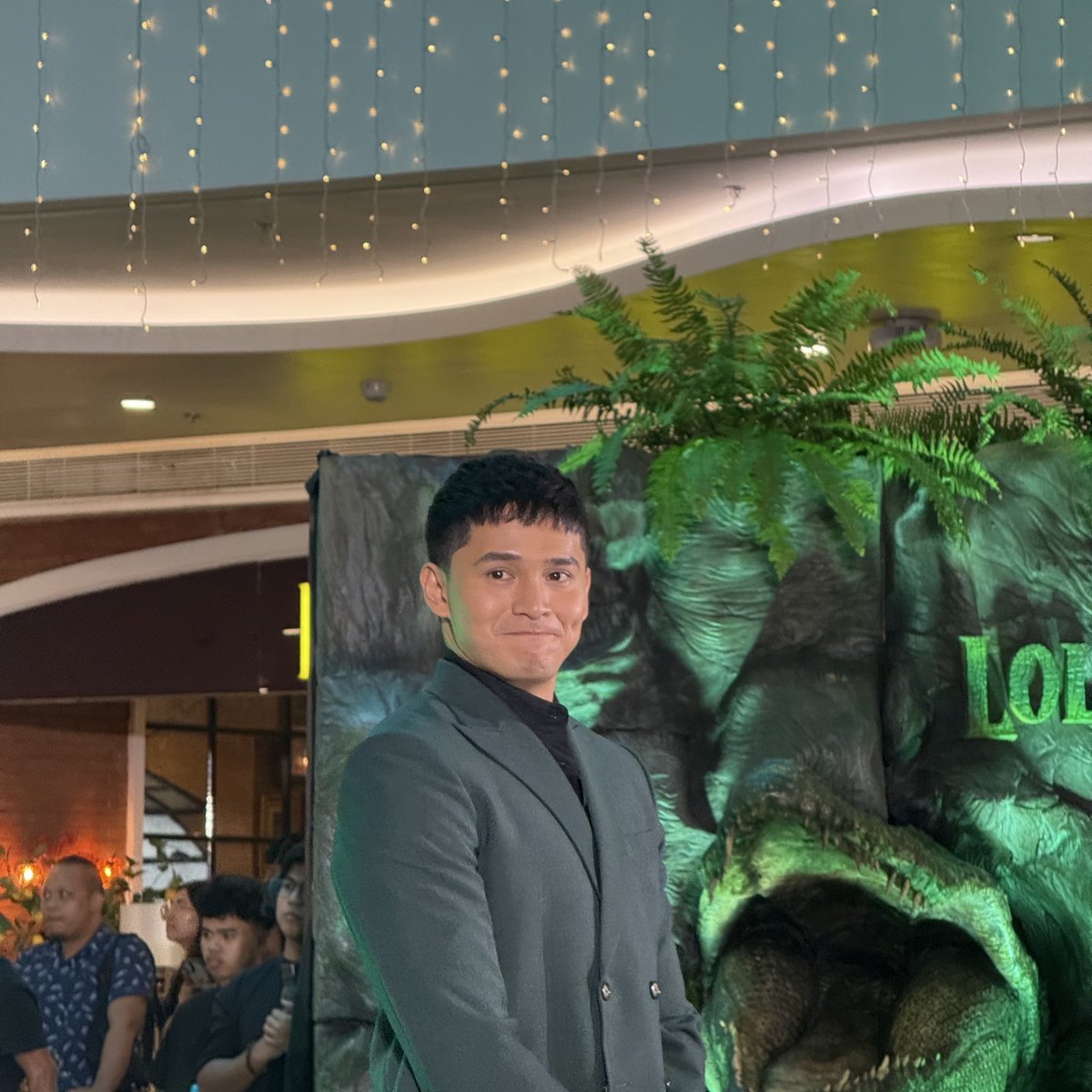 inquirerdotnet's tweet image. LOOK: Ruru Madrid, John Arcilla, Jean Garcia, and Shaira Diaz pose for photos during the grand media conference of the upcoming action series “Lolong: Bayani ng Bayan” in Quezon City.

The cast includes Martin del Rosario, Rochelle Pangilinan, Rocco Nacino, Paul Salas, Klea…