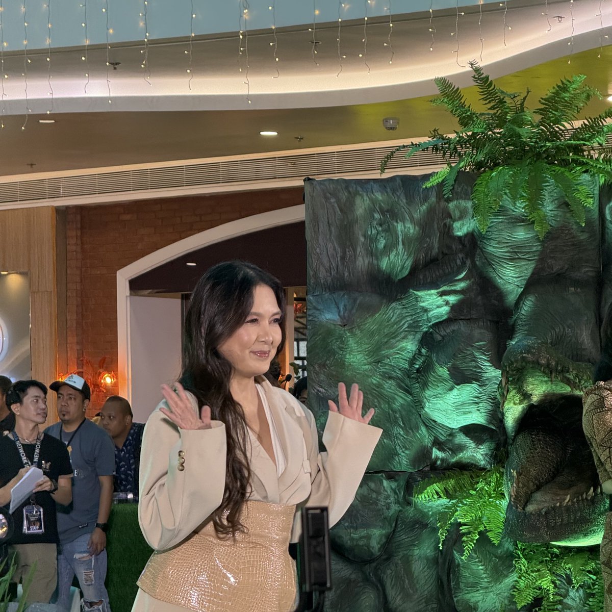 inquirerdotnet's tweet image. LOOK: Ruru Madrid, John Arcilla, Jean Garcia, and Shaira Diaz pose for photos during the grand media conference of the upcoming action series “Lolong: Bayani ng Bayan” in Quezon City.

The cast includes Martin del Rosario, Rochelle Pangilinan, Rocco Nacino, Paul Salas, Klea…