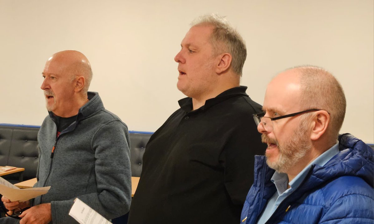 AlbaChoir's tweet photo. Bliadhna mhath ùr dhuibh uile / Happy New Year! What better way to kick off 2025 than with a rehearsal for an exciting upcoming performance. Music, fun &amp; friendship with some of our favourite people ❤️

#gaelic #gàidhlig #cleachdi #choir #acapella #còisiralba https://t.co/K7fUl2gBhH