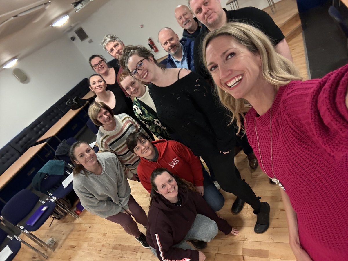 AlbaChoir's tweet photo. Bliadhna mhath ùr dhuibh uile / Happy New Year! What better way to kick off 2025 than with a rehearsal for an exciting upcoming performance. Music, fun &amp; friendship with some of our favourite people ❤️

#gaelic #gàidhlig #cleachdi #choir #acapella #còisiralba https://t.co/K7fUl2gBhH