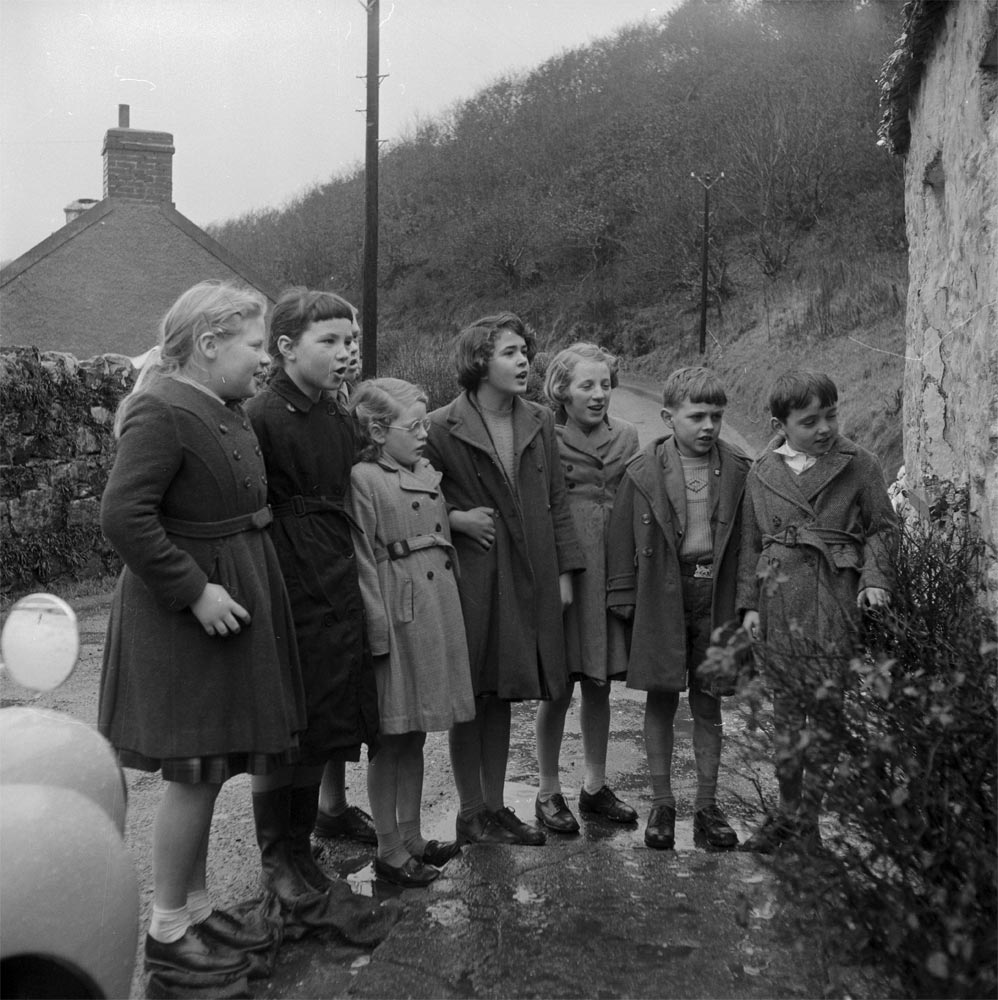 Welsh Government (@welshgovernment) on Twitter photo Blwyddyn Newydd Dda β Happy New Year! π
Noβ¦ weβre not two weeks late. Today is Hen Galan; the Welsh New Year.
Calennig, which is a bit like trick or treating, is one of the many traditions.
πΈ: <a href="/pplscollection/">People's Collection Wales</a> | <a href="/NLWales/">National Library of Wales</a> | <a href="/AmgueddfaCymru/">Amgueddfa Cymru | Museum Wales</a> Blwyddyn Newydd Dda β Happy New Year! π
Noβ¦ weβre not two weeks late. Today is Hen Galan; the Welsh New Year.
Calennig, which is a bit like trick or treating, is one of the many traditions.
πΈ: <a href="/pplscollection/">People's Collection Wales</a> | <a href="/NLWales/">National Library of Wales</a> | <a href="/AmgueddfaCymru/">Amgueddfa Cymru | Museum Wales</a>