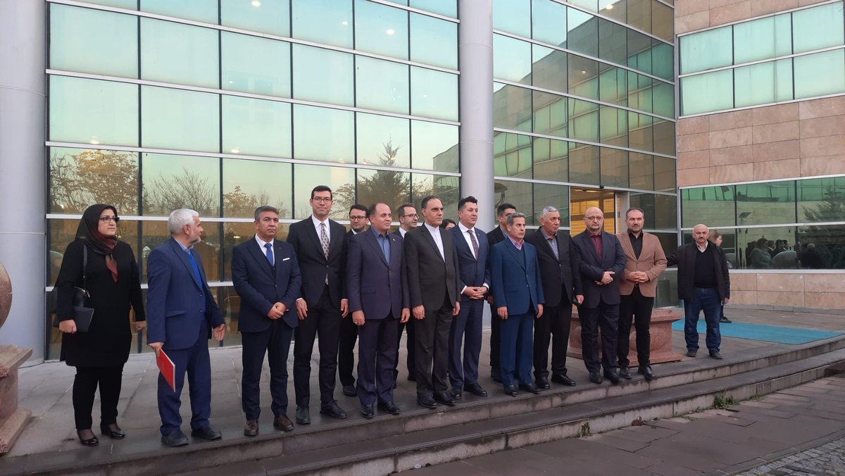 🇹🇷🤝🇮🇷 Türkiye-İran Tarım İş Birliği Güçleniyor!

Ankara’da düzenlenen Türkiye-İran Tarım Yürütme Komitesi (TYK)toplantısı kapsamında, İran Tarımsal Seferberlik Bakanı Sayın Gholamreza Nouri Ghezeljeh, Ankara Gıda Kontrol Laboratuvarı’nı ziyaret etti! 🧪🍎

📋 Neler konuşuldu?