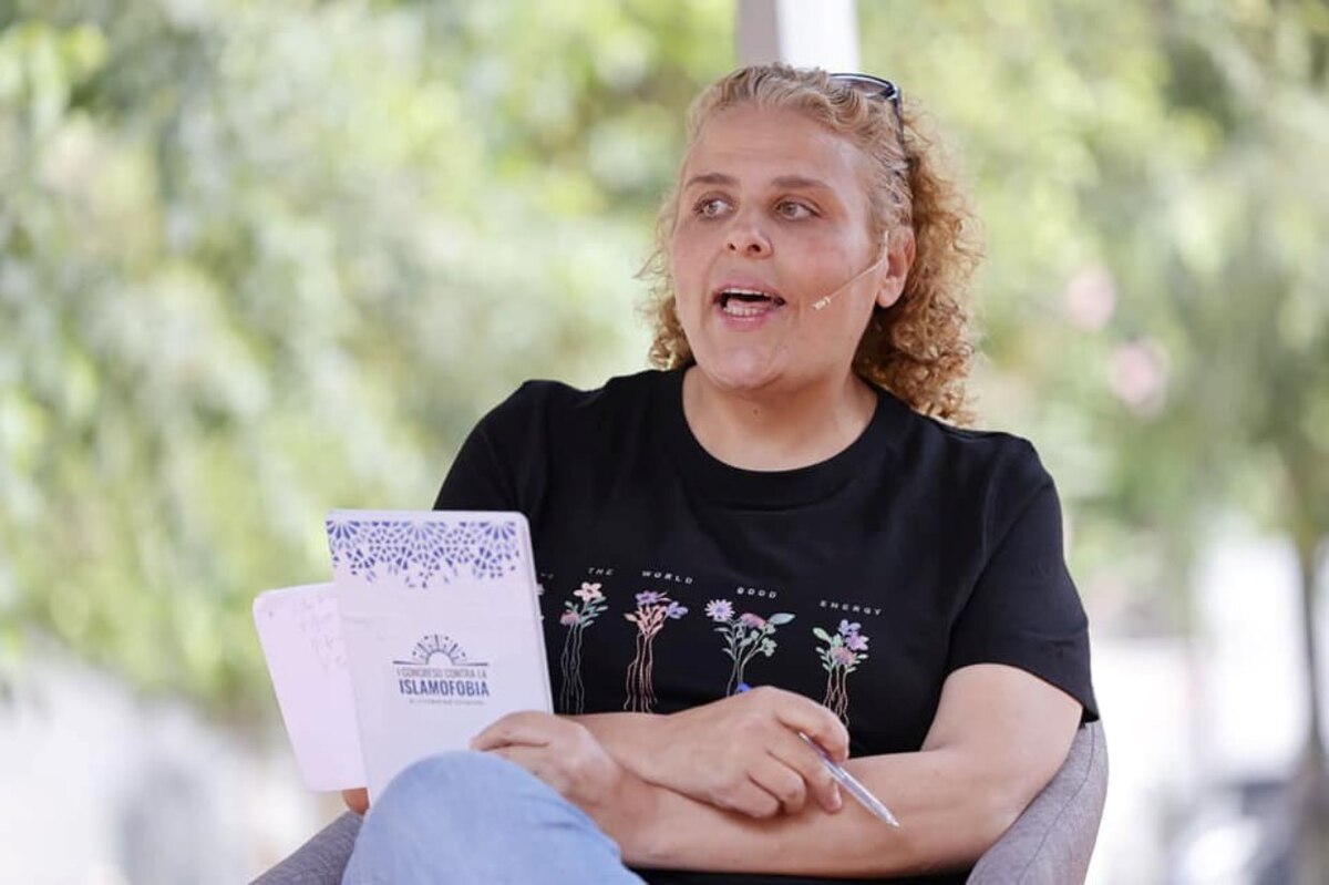 <a href="/Bouty_Elhadri/">Boutaina El Hadri</a> ha sido nombrada parte de la Junta Directiva de <a href="/ENAREurope/">ENAR Europe</a>, red compuesta por más de 150 organizaciones de toda #Europa.

Este nombramiento resalta su compromiso con la igualdad y la lucha contra el racismo:
jovesolides.org/cuentanos/bout…

HILO 🧵

#Inclusión #Igualdad