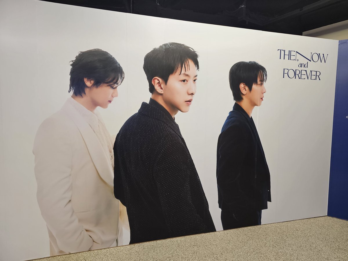 athena_NF_'s tweet photo. #CNBLUE #THEN_NOW_and_FOREVER #에버라인동대문점 https://t.co/Wq7zqbC3PR