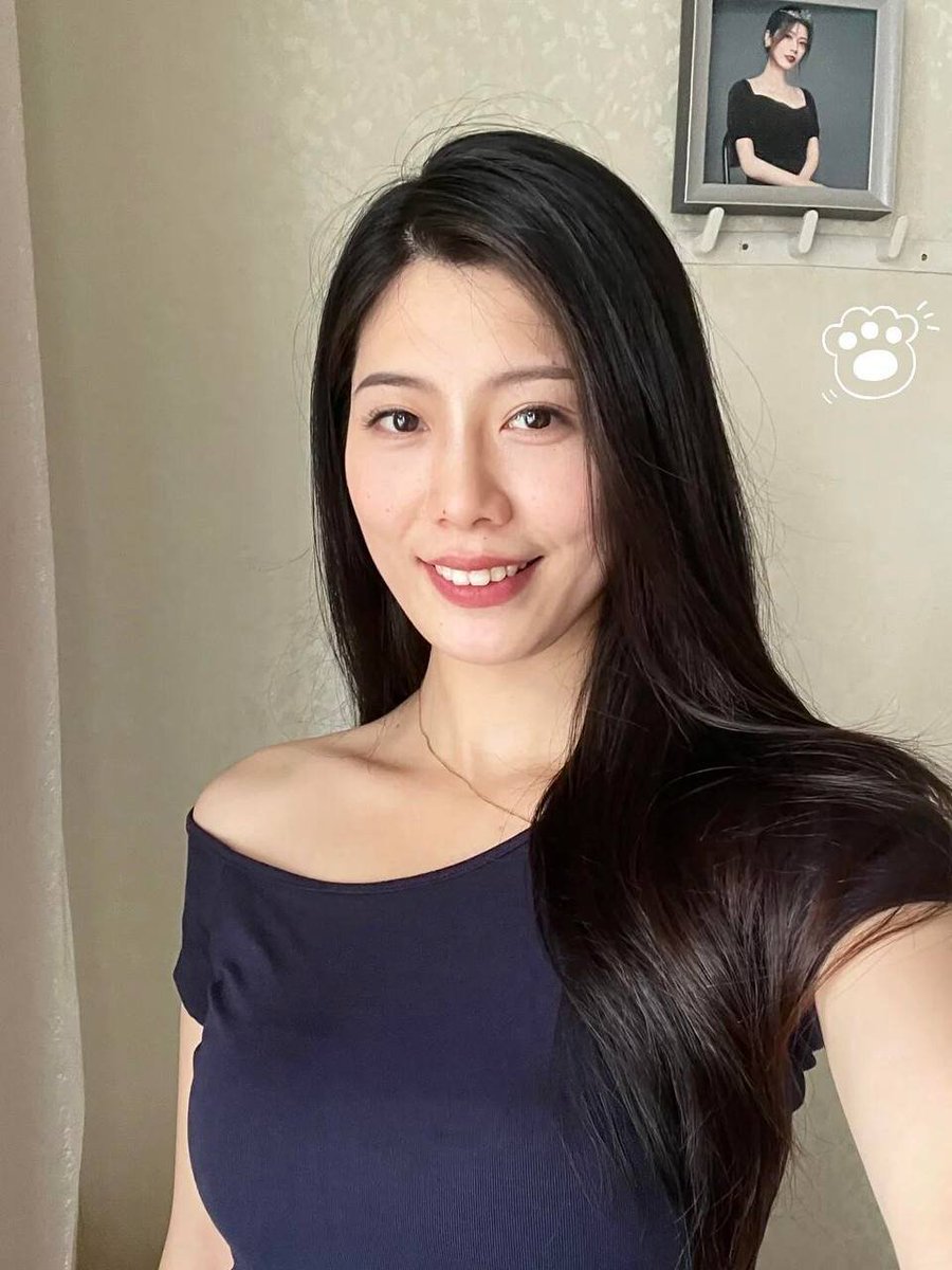 昨天和约会的单男聊了一晚上瑟瑟内容，一大早就装扮好自己准备和昨天约的单男开房～

第一次前戏很足但过程很短暂，肯定是他太过紧张的原因，现在等他恢复状态，迎接第二次性爱啪啪🥰 https://t.co/7ojwDDLETl