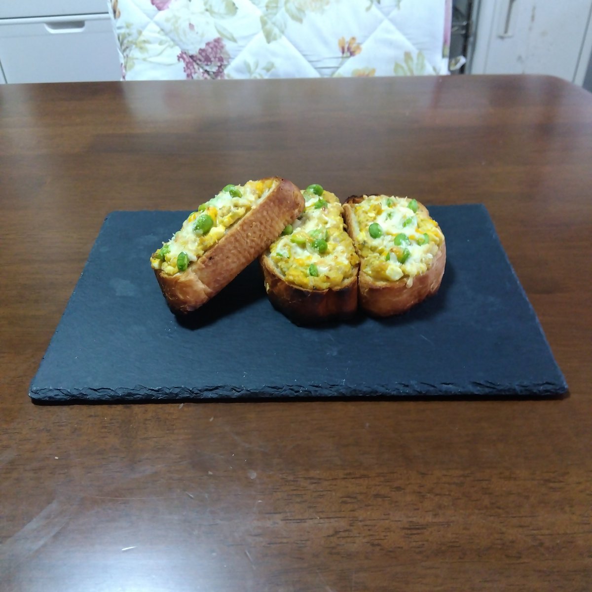 dadan0307's tweet photo. 2025-01-13
今日のまったりランチは『ツナ＆玉子のCheeseBucket』を作りました～!(^^)!
#おうちごはん
#自炊
#料理好きな人と繋がりたい
#フランスパン
#フランスパンアレンジ
#フランスパントースト
#かにかまトースト
#玉子トースト
#チーズトースト https://t.co/5UdRAYW9Gq