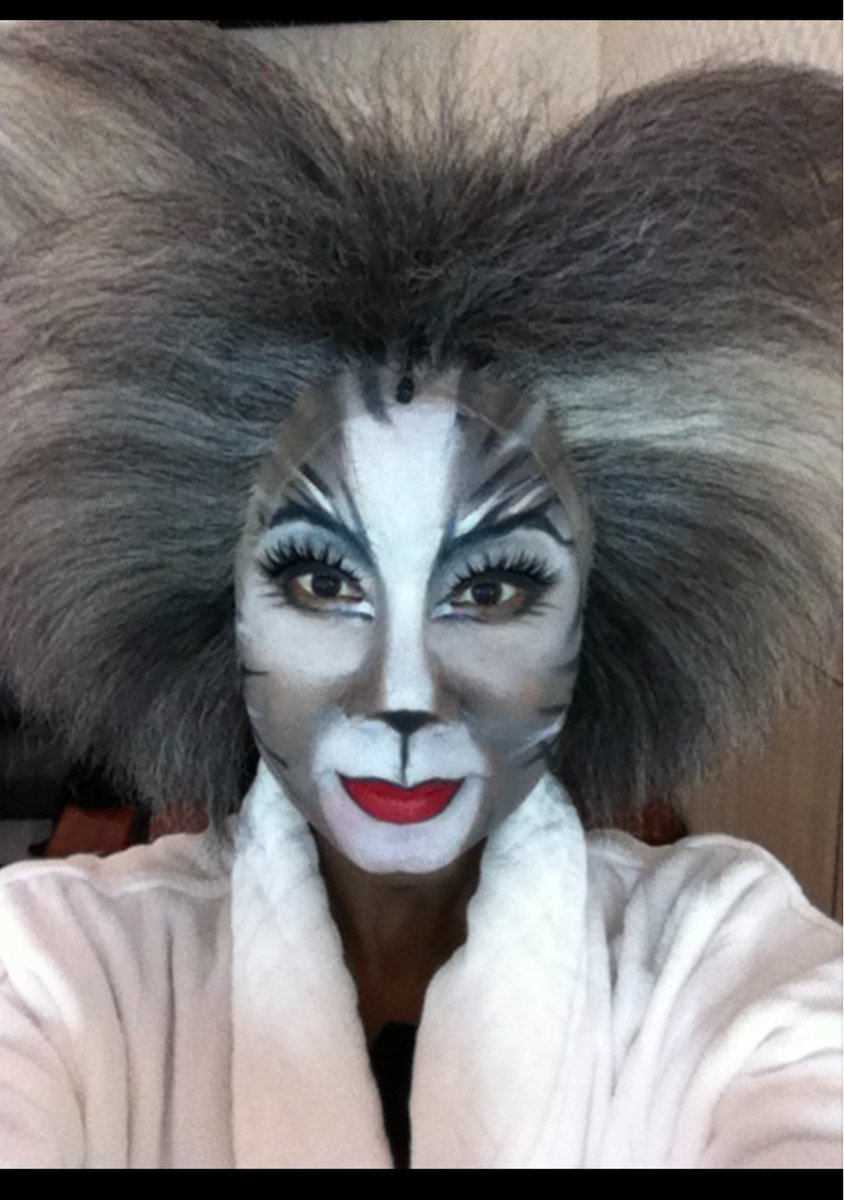 diva_insooni's tweet photo. 한참 전 이네
#뮤지컬캣츠
#cats
#musicalcats
#그리자벨라
#다들보고싶어라 https://t.co/II5mdjt9bW