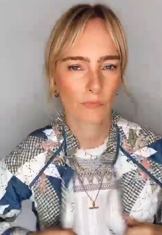 BratotApparel's tweet image. Let’s have a (quick and clumsy) try on shall we! What one have you got your 👀 on? Available online this Saturday morning at 8.30am H xx #quiltedjacket #printedjacket #patchworkjacket #handmadeinsmallbatches #endoflinecloth #unique #handprintedfabrics