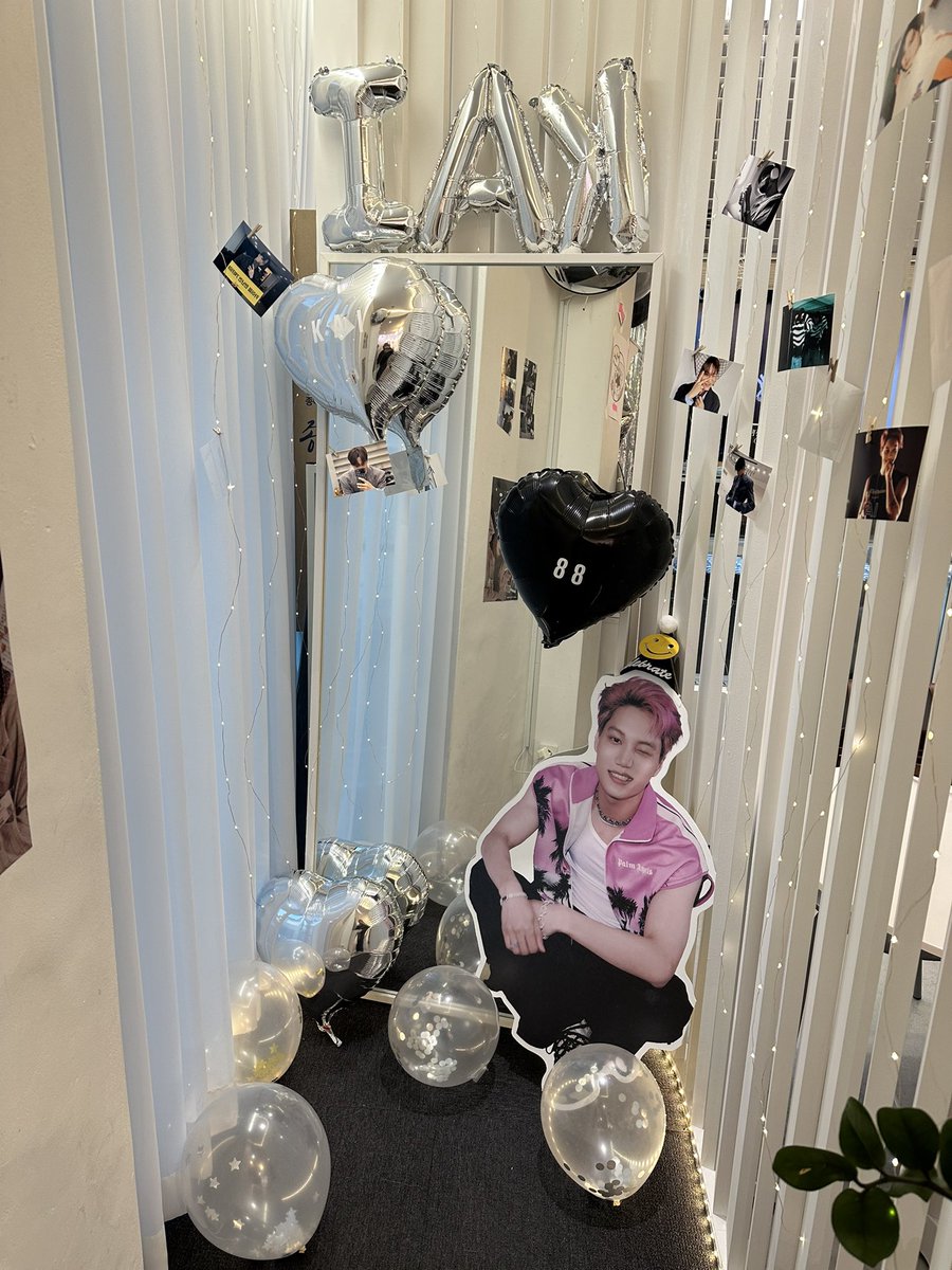 Kai0114Kim94's tweet photo. 어제 여기두 댕겨왔지😊 
인형파우치 넘 갖고싶었쟈나😆 쪼니니가 더 기여워졌오 ㅋㅋ 예쁜카페 이벤트 감사합니다💛
#따뜻한_종인이의_겨울생일
#종인아_생일축하해 https://t.co/ZoQFdrYzF8