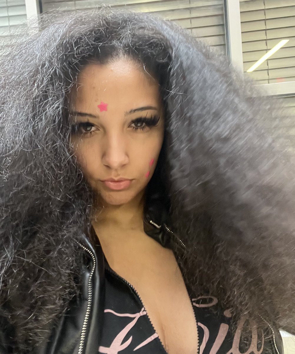 LCKYCLVRRR's tweet photo. Pre #hair appointment, muah💓⭐️🦁 https://t.co/bNAK62Wrmb