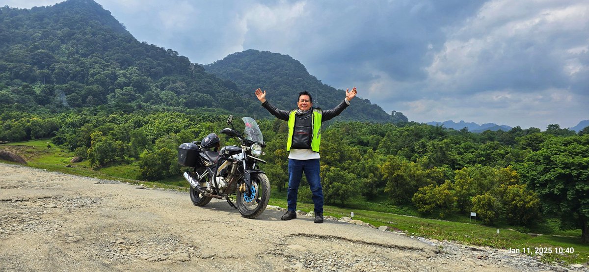 andjarf's tweet photo. Saturday Morning Ride. Menyusur waduk Jatiluhur sisi barat mulai dari Parang Gombong. Makan siang di daerah Jatiluhur? So pasti RM Ani yang terkenal dengan ayam bakakak dan es kelapa muda dicampur gula aren. https://t.co/Oj3J9mjC1I