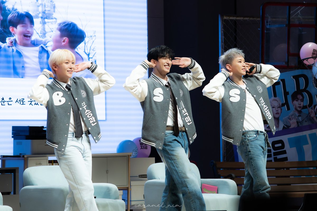 caramel_nim's tweet photo. 250112 부석순 팬파티

춤추는 작은 까탈레나~🎶

#세븐틴 #SEVENTEEN #호시 #순영 #HOSHI #도겸 #DK #승관 #SEUNGKWAN @pledis_17 https://t.co/d6hVSDwt3j
