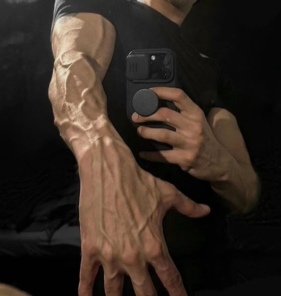 poppy 🦋 tweet media