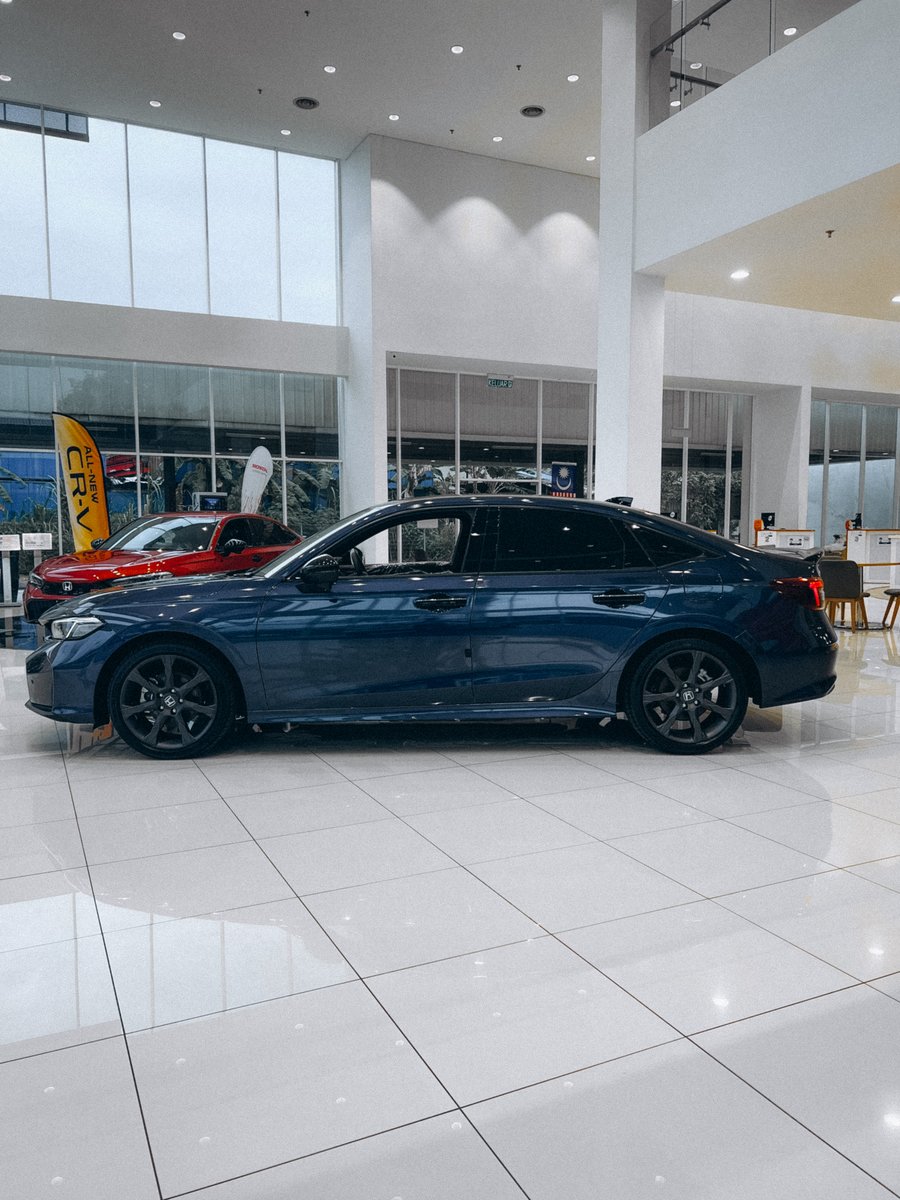 afiqueafandi's tweet photo. Honda Civic Facelift harga turun ! Siap dapat 2 TAHUN FREE SERVICE guys !

Lebih sporty dan agresif serta ciri teknologi yang dah di upgrade.

Apa yang baru ?

- Bumper
- Grille
- Sport rim
- Lampu belakang smoke
- Rekaan kerusi
- Unit infotainment

Ada 4 varian :

1) 2.0 RS Ehev                - RM167,900
2) 1.5 Turbo RS Petrol - RM149,900
3) 1.5 Turbo V spec      - RM144,900
4) 1.5 Turbo E spec      - RM133,900

Ngam tak buat kereta raya tahun ni ?

Untuk details, booking & submit loan WhatsApp👇🏻

https://t.co/Dg7sL7DKyz