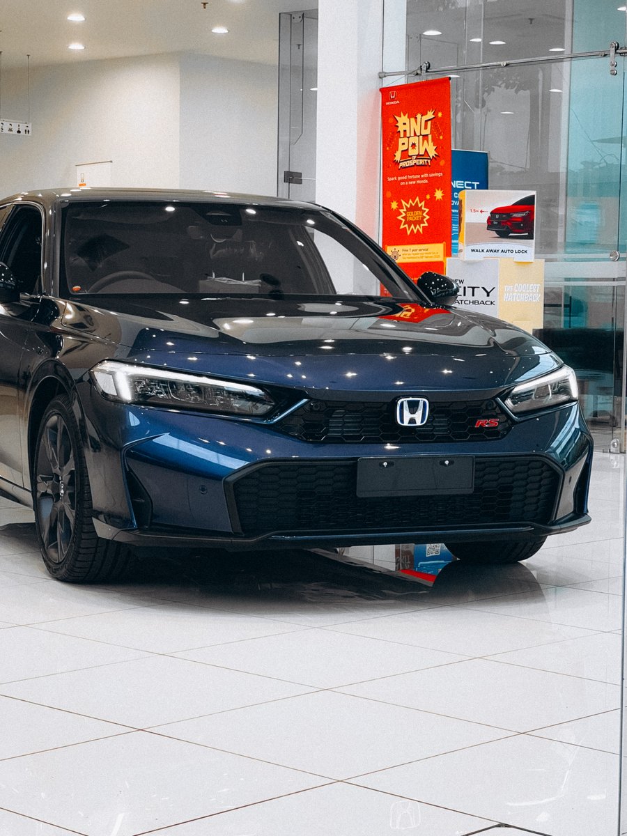 afiqueafandi's tweet photo. Honda Civic Facelift harga turun ! Siap dapat 2 TAHUN FREE SERVICE guys !

Lebih sporty dan agresif serta ciri teknologi yang dah di upgrade.

Apa yang baru ?

- Bumper
- Grille
- Sport rim
- Lampu belakang smoke
- Rekaan kerusi
- Unit infotainment

Ada 4 varian :

1) 2.0 RS Ehev                - RM167,900
2) 1.5 Turbo RS Petrol - RM149,900
3) 1.5 Turbo V spec      - RM144,900
4) 1.5 Turbo E spec      - RM133,900

Ngam tak buat kereta raya tahun ni ?

Untuk details, booking & submit loan WhatsApp👇🏻

https://t.co/Dg7sL7DKyz