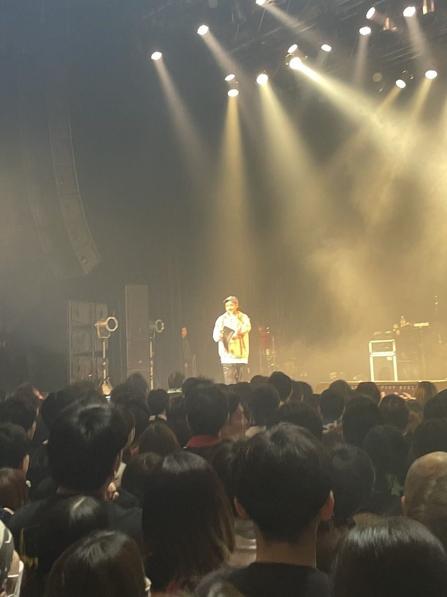 dashio_AG's tweet photo. ノーマターライブと同い年でした
最初で最後の参戦でこんなに素晴らしいライブが終わってしまうのは寂しいけれど新しい世代に繋がっていくということでしょう!!!!
2日連続、MCのMAXIMさんもお疲れ様でした!
(マキシムさんだけは撮影可だったよ)
#NOMATTERLIVE https://t.co/fk0ipInj7m