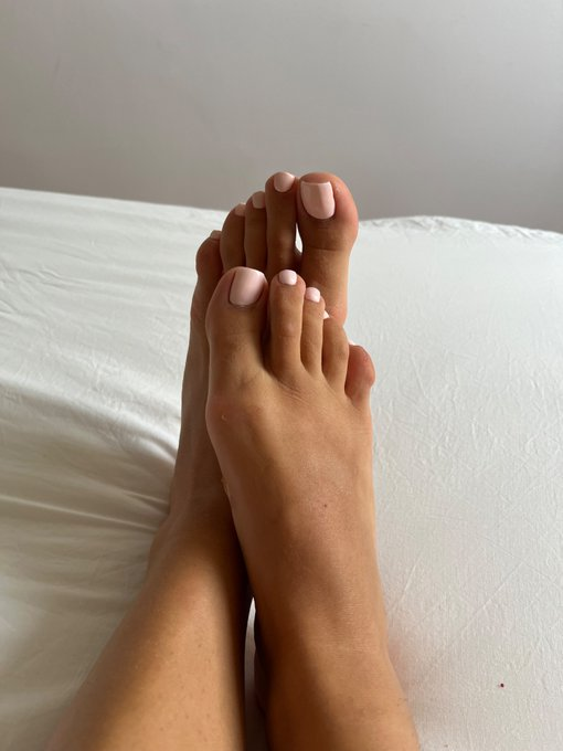 Feet_n_Love's tweet photo. Watching Those Feet Can Cause Addiction 🤩
Credits - @ClaudixSun 
#rt #feet #foot #footfetish https://t.co/aMB1OcImo3