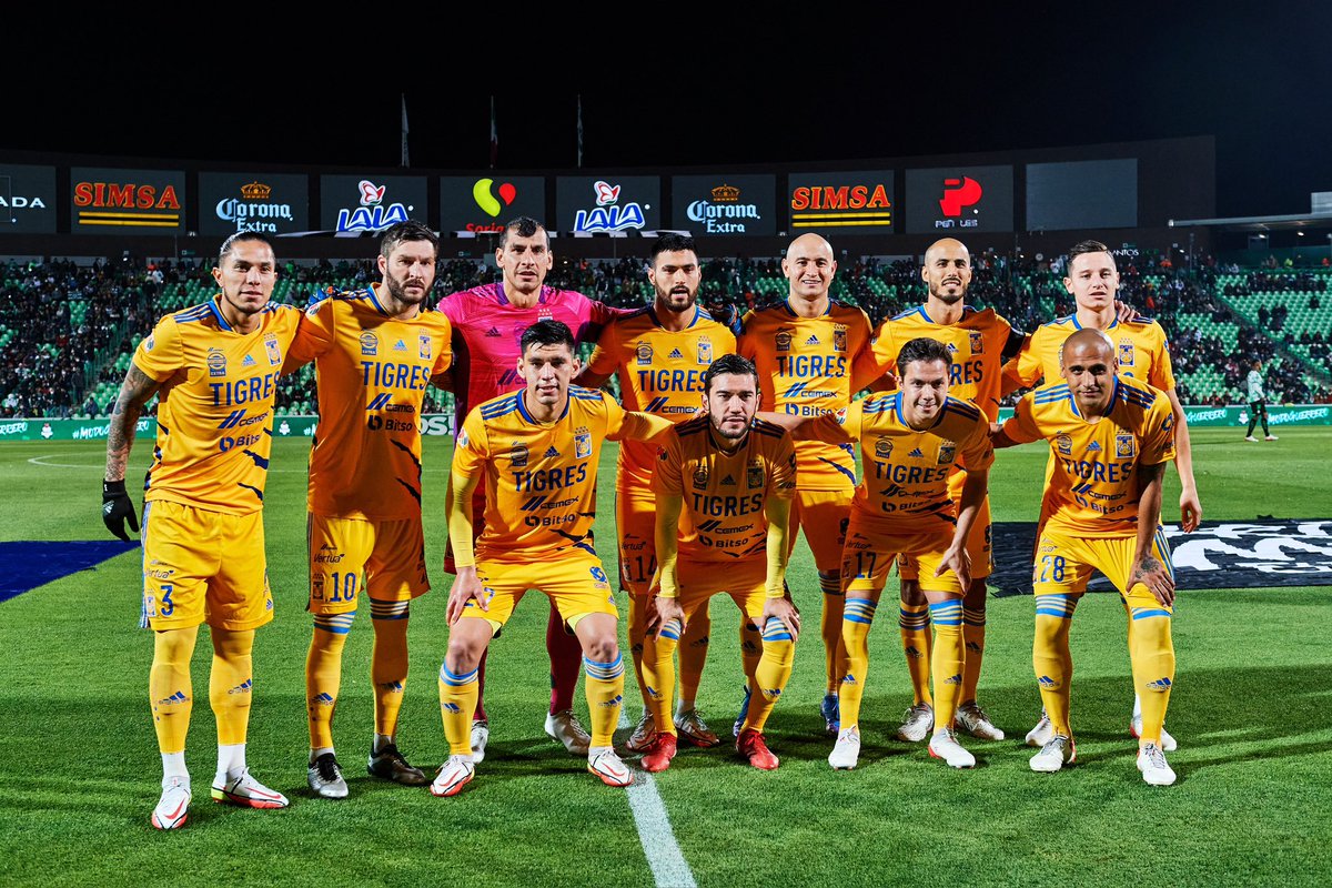 TigresOficial's tweet photo. 🔙📆 Un 12 de enero, pero del 2022, 🪄 @Cordovar97 y 🚀 @jesusau98 hacían su debut oficial con Tigres en un partido ante Santos en Torreón.

¡Vamos por más! 🐯👏🏻 https://t.co/hBbpsZ3rYV