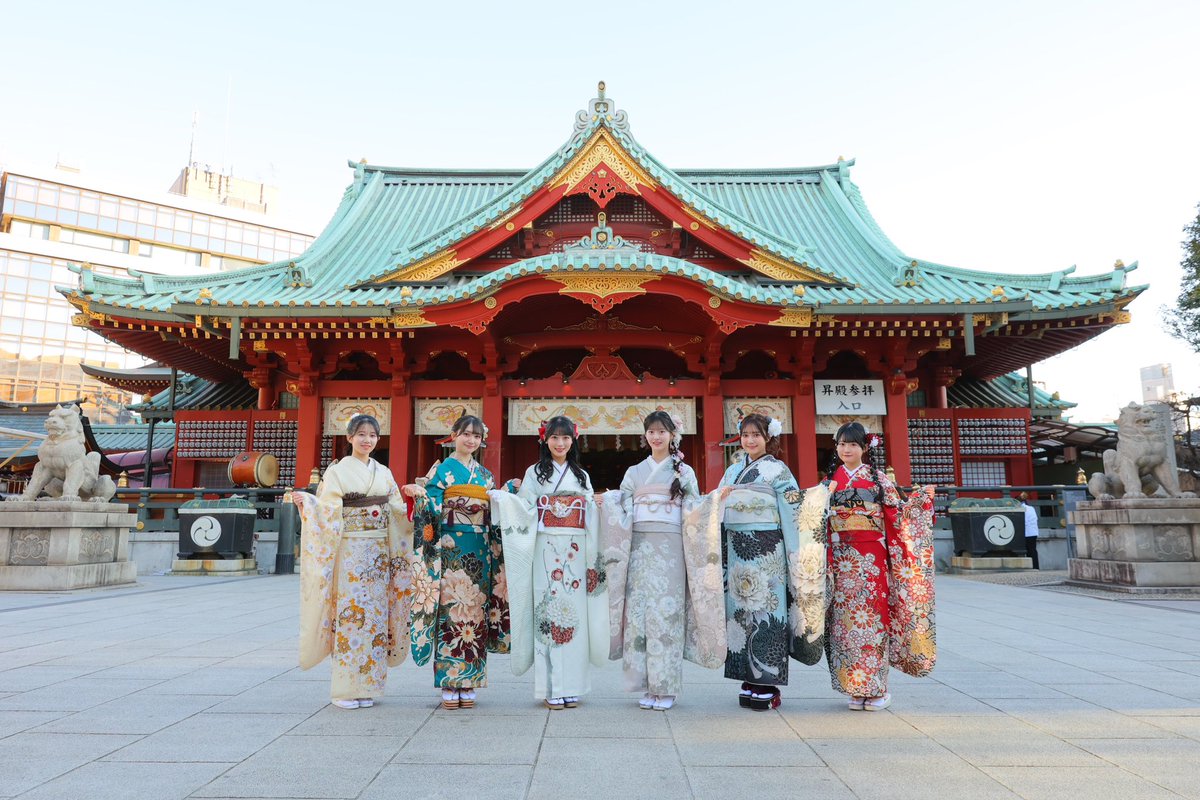AKB48_staff's tweet photo. ／⋰
『ここからだ世代』🤜🏻⋆͛🤛🏻
AKB48二十歳のつどいを開催🌸‧⁺
＼⋱

本日、二十歳の #AKB48 メンバーが
成人の日を迎えました.ᐟ.ᐟ⭐️

素敵な振袖は #夢きらら 様 @yumekiraraT から
ご提供いただきました👘🌼⊹

#AKB48二十歳のつどい をつけて
お祝いコメントもお待ちしています💐💬ʾʾ https://t.co/WHF2WanmWg