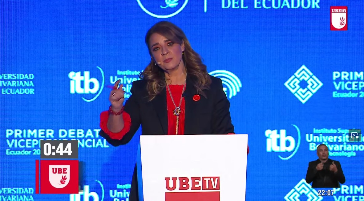 radiocentroec's tweet photo. #DebateVicepresidencial | El sistema nacional de inteligencia está "contaminado", afirma Alejandra Rivas, de Izquierda Democrática. Ante eso, propone crear una agencia autónoma de contrainteligencia para confirmar que los recursos que pagan los ecuatorianos funcionen. Señala la importancia de trabajar con organizaciones internacionales para combatir el narcotráfico.