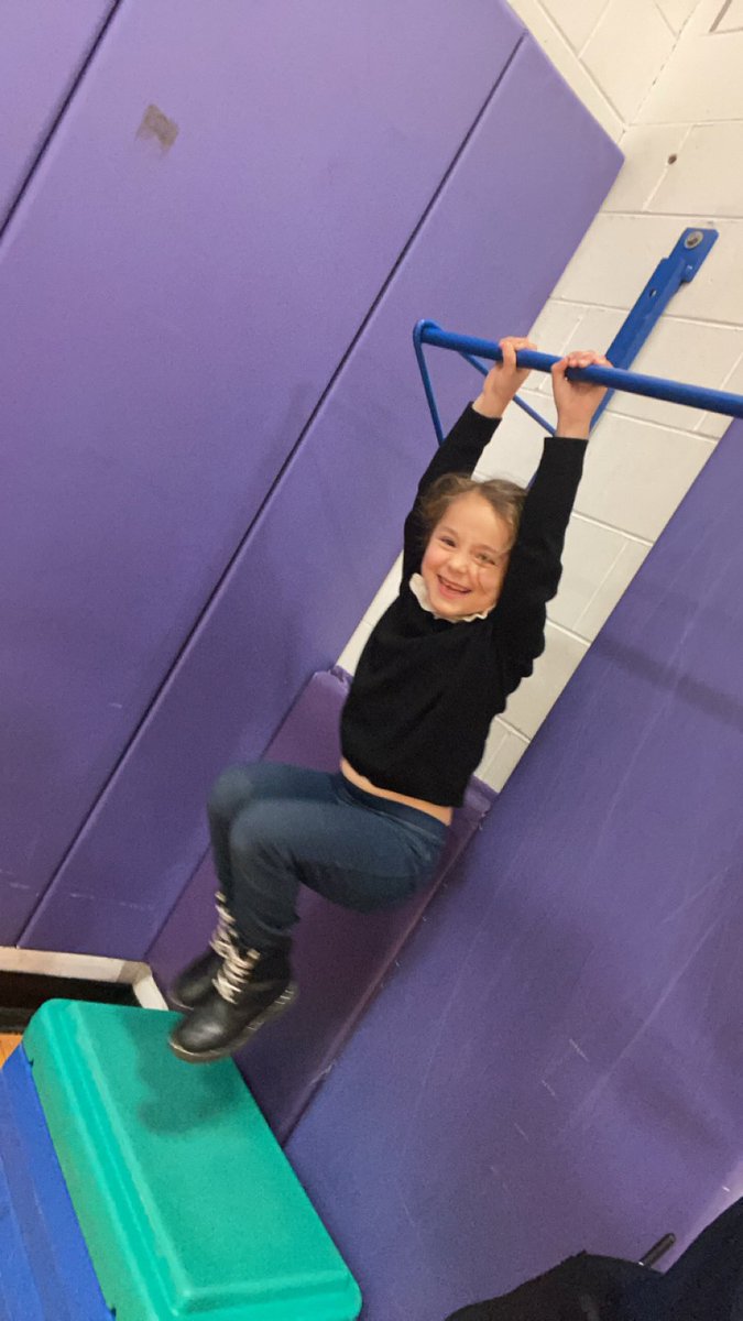 VBatt_PhysEd's tweet photo. Building upper body strength, grip strength and balance through our rock climbing wall and pull-up stations in PE! 🧗 @HamptonBaysES #HBstrong https://t.co/xF0VdZ4hEN