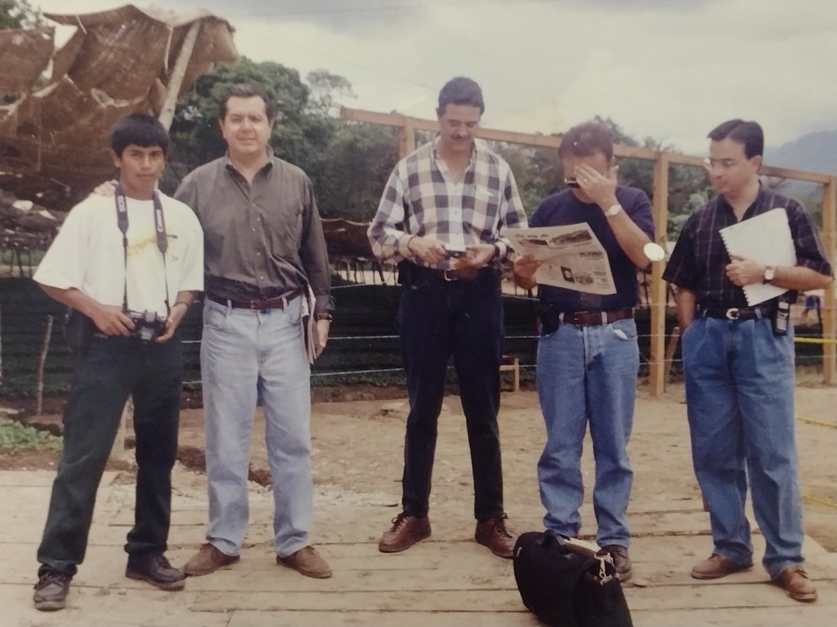 en_ri25's tweet photo. @GOrtegaRuiz encontré una foto del año 2000 allá en Tila Chiapas en la última gira del expresidente Ernesto Zedillo https://t.co/rELUpO9Bto