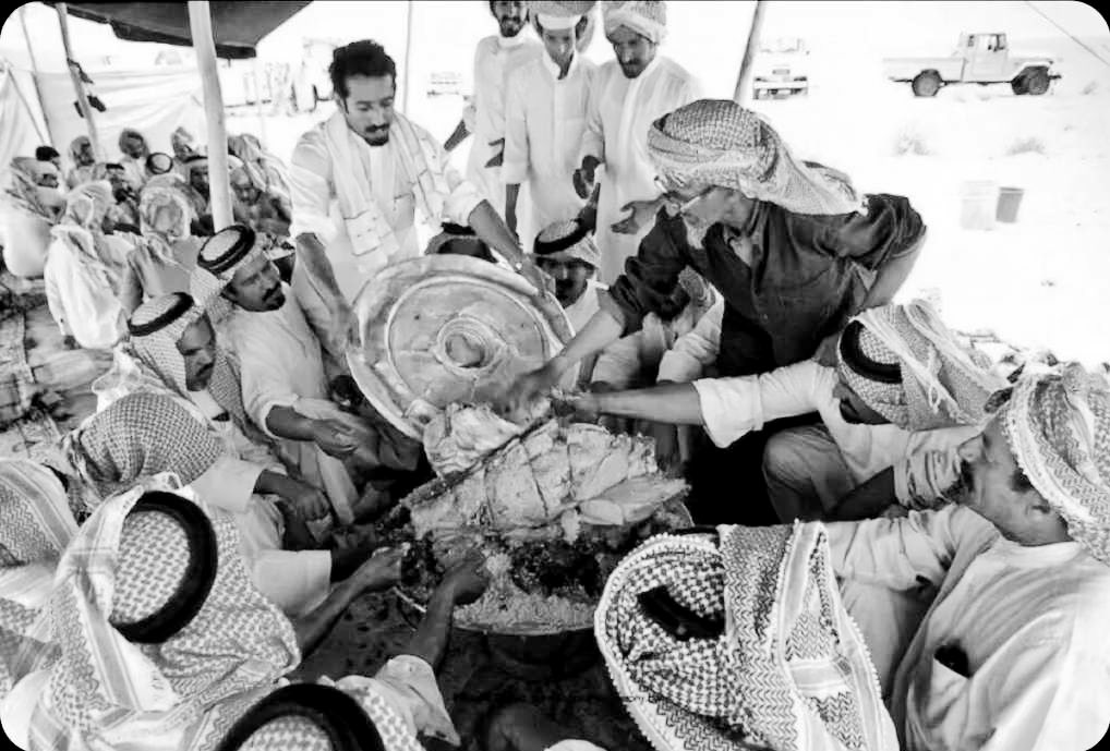 Qhta10ni's tweet photo. الطيب طيب الذكر والعز عز النفوس
والجود جود الرجال وفعل ماجوبها https://t.co/7rXutDYmPK