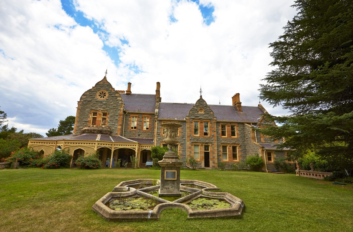 move_to_more's tweet photo. 📍 Discover #Bathurst! 

Affordable housing, great schools, &amp; a vibrant community just 200 km from Sydney. 

✅35 education institutions incl. @CharlesSturtUni
✅50+ bars &amp; eateries  
✅Median house price: $656,000

Learn more: https://t.co/AoRVBJ4q49

#MoveToMore#BathurstLife https://t.co/ZA6gkP97gw